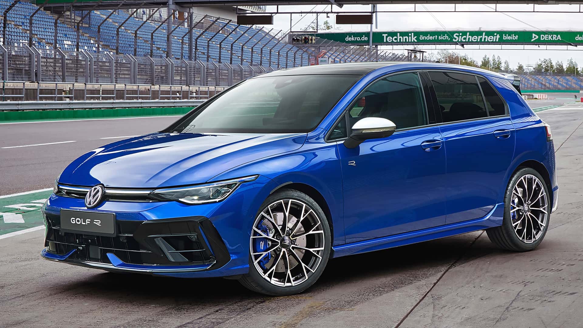 Golf R on a circuit, colour graded to the selected mode